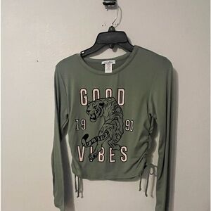 Cropped
Olive Green Ruched Cropped